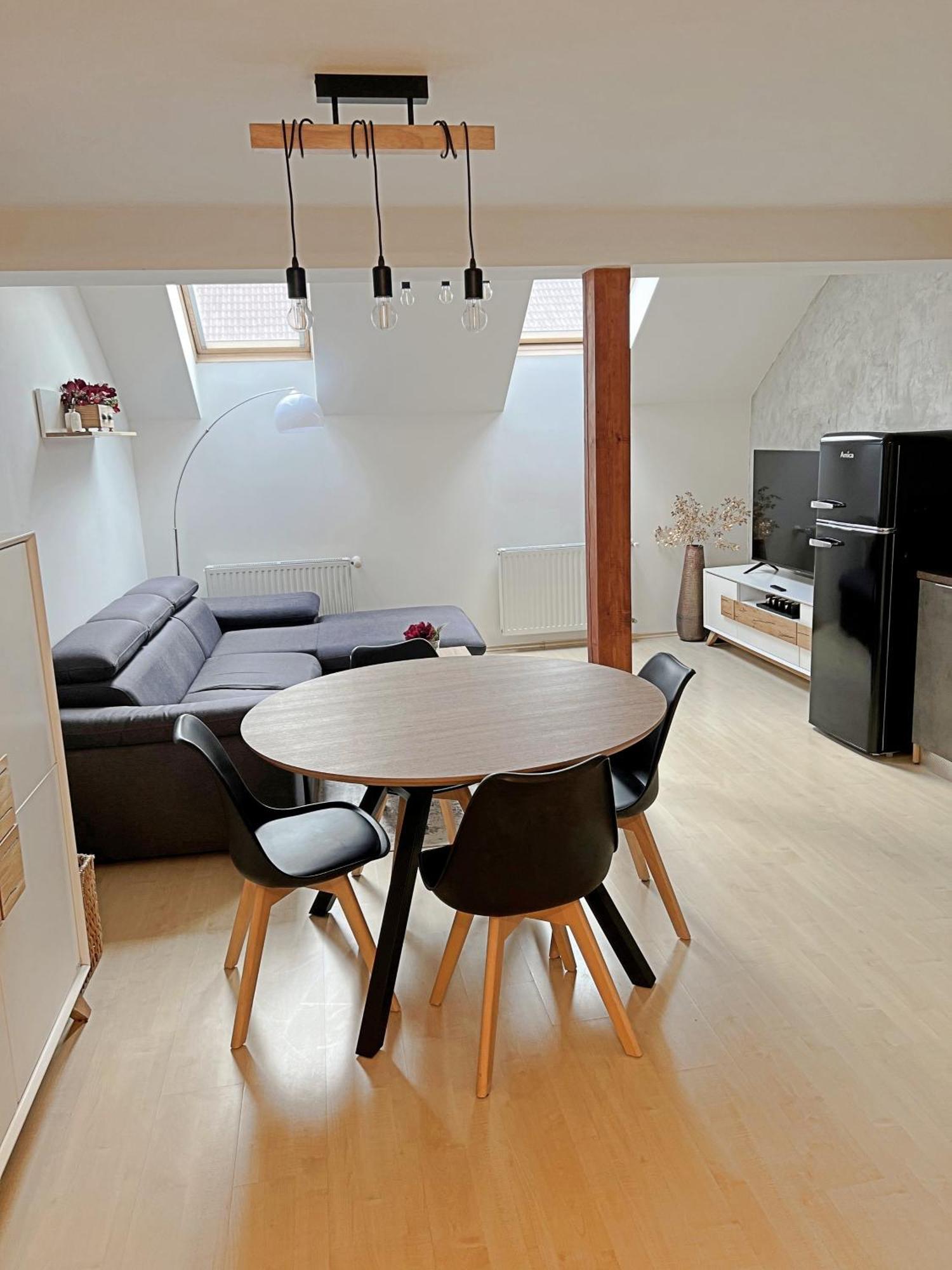 Mezonetovy Apartman V Centru Prague Exterior photo